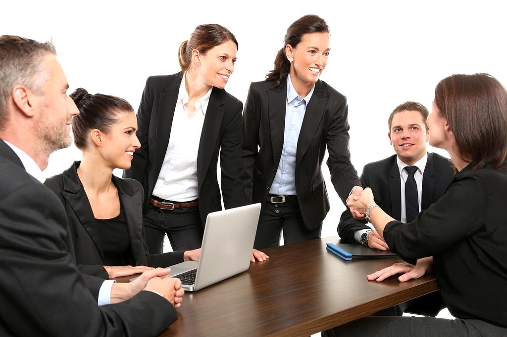 Editor giving a tailored economic briefing to a business team in a meeting room